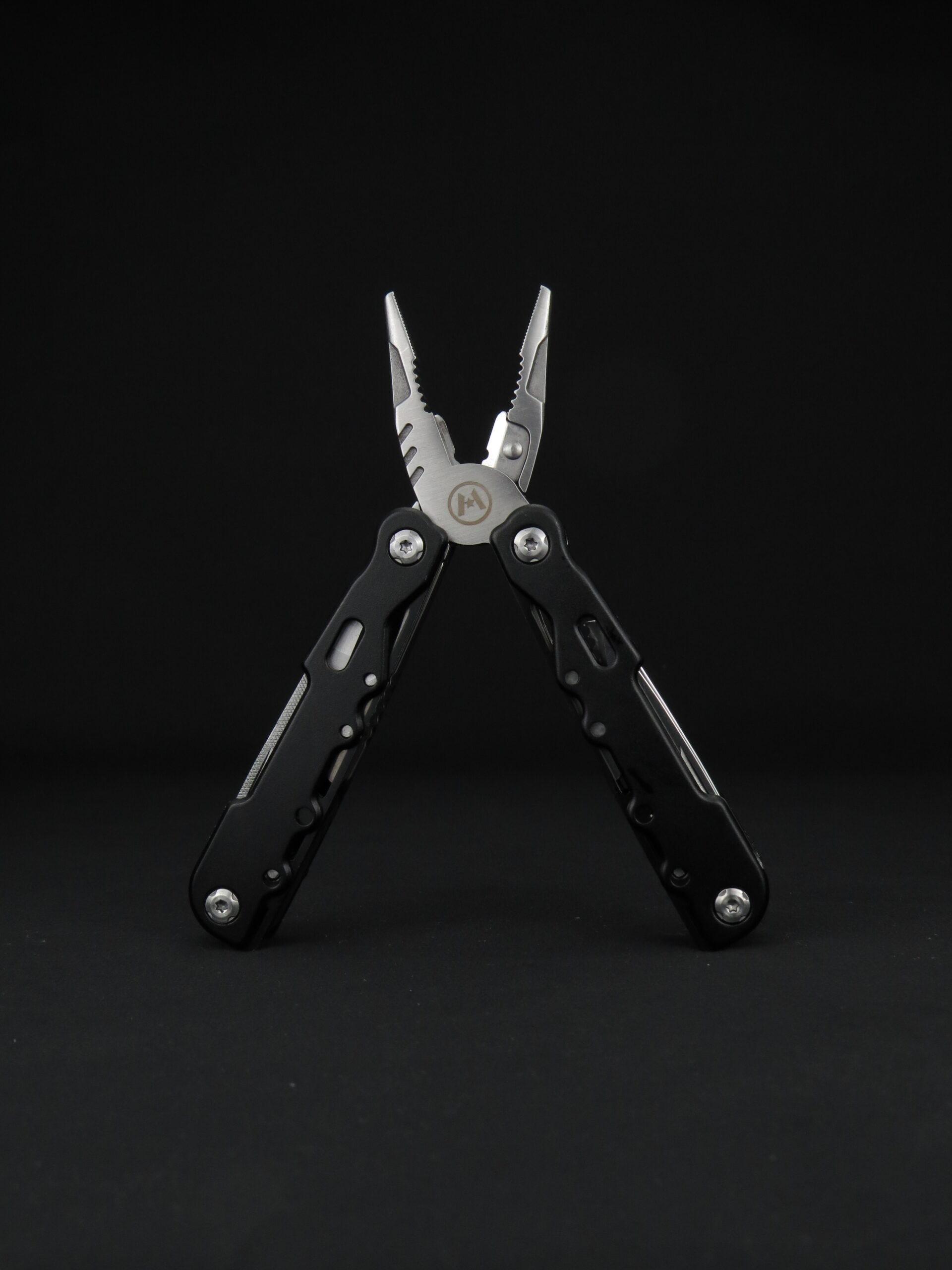 ALICATE MULTIFUNÇÕES 11 EM 1