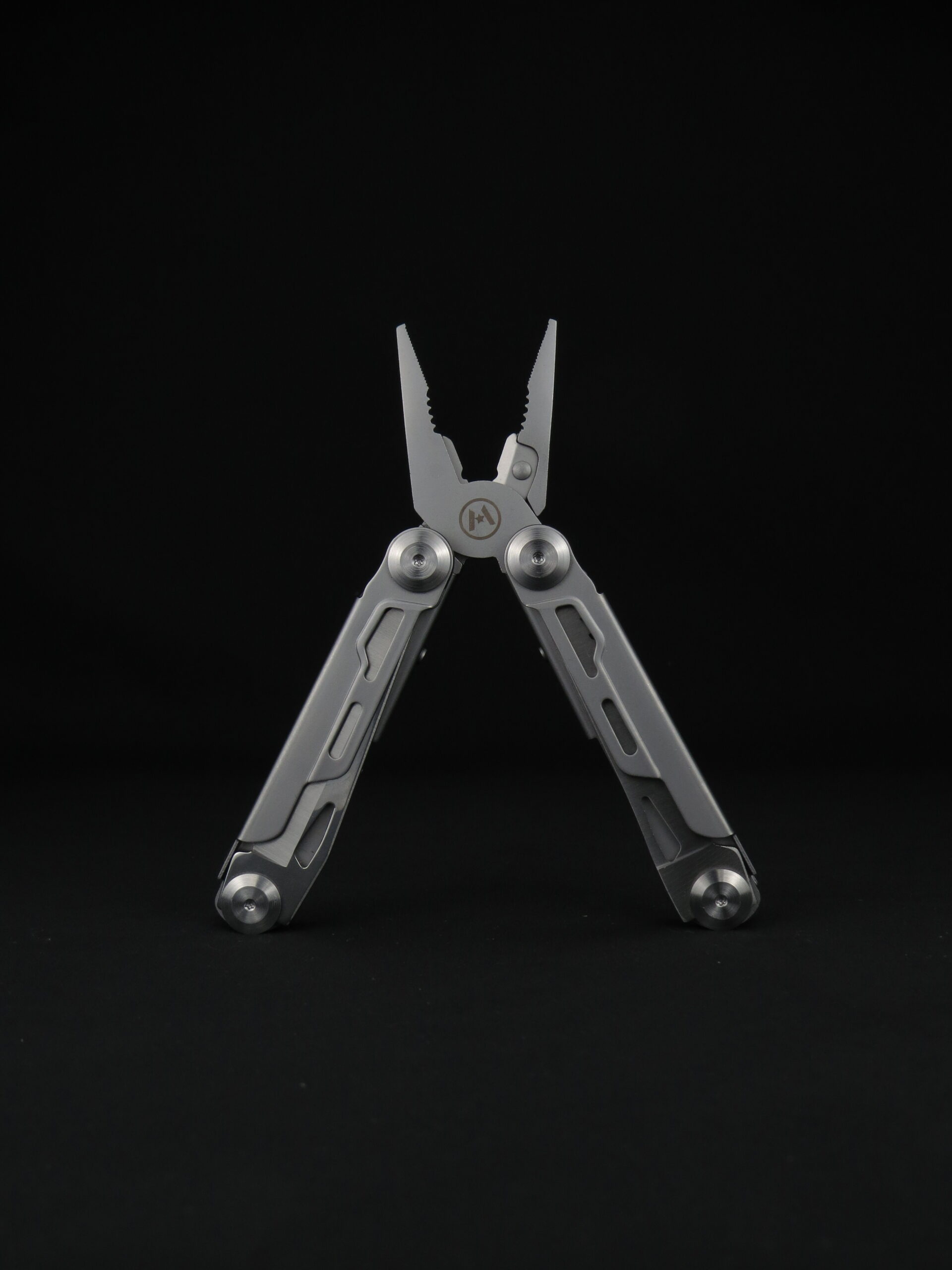 ALICATE MULTIFUNÇÕES 12 EM 1