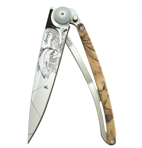 NAVALHA DEEJO, 37GR, TROUT, TITANIUM, MADEIRA CAMO