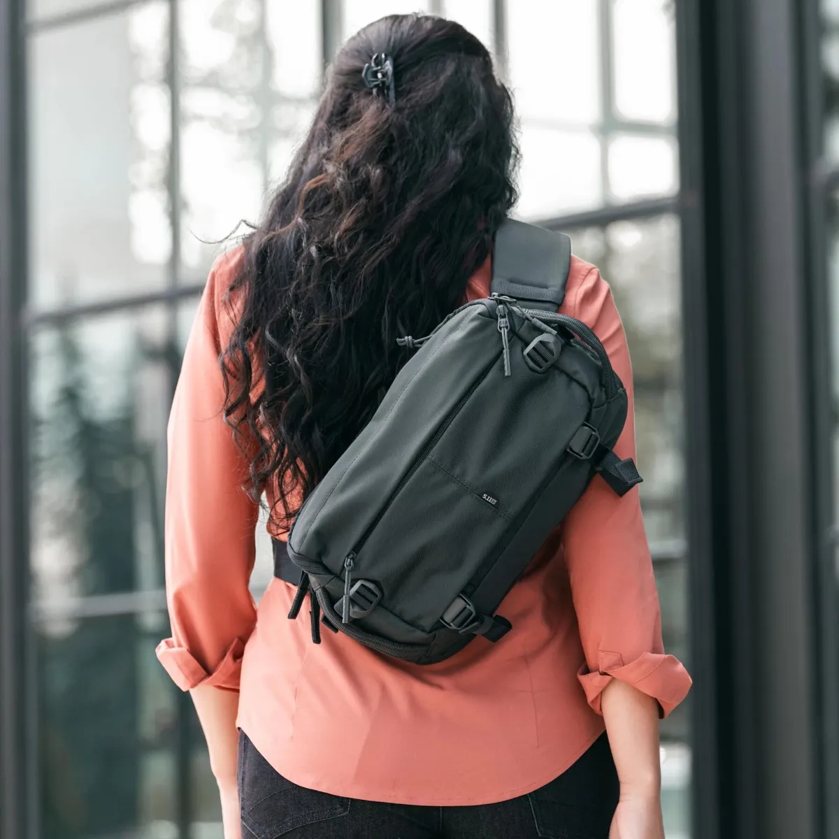 BOLSA CINTA LV8 SLING 8L - Image 2